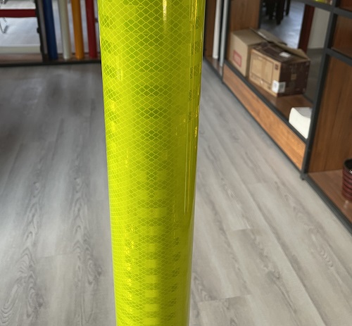 國(guó)標(biāo)四類(lèi)熒光黃綠反光膜