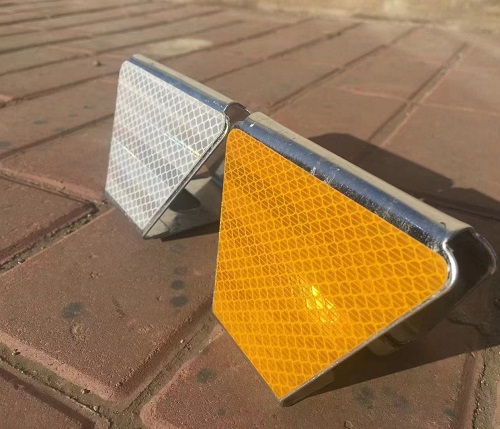 反光輪廓標(biāo)簡(jiǎn)介與安裝規(guī)范